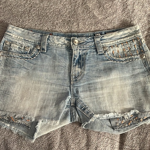 Miss Me Signature shorts - Picture 2 of 7